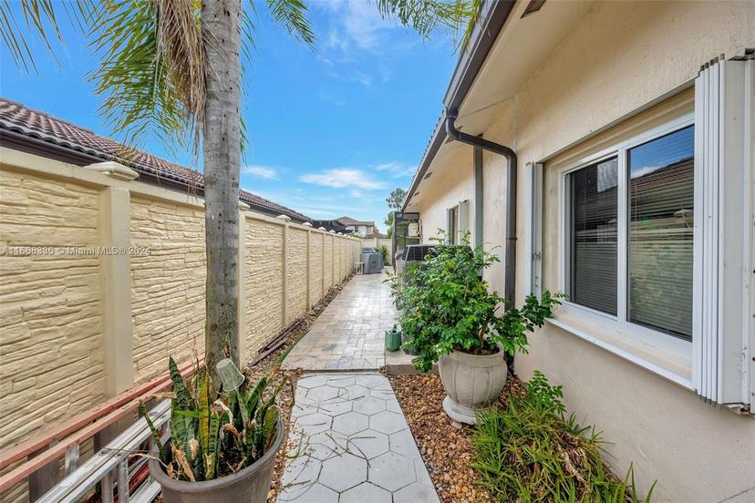 Picture of 15430 SW 115Th Ter, Miami FL 33196