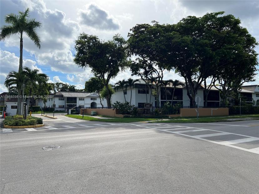 Picture of 18935 NW 62Nd Ave # 202, Hialeah FL 33015