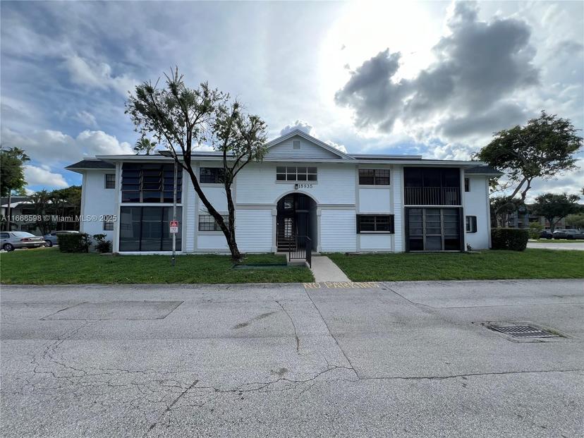 Picture of 18935 NW 62Nd Ave # 202, Hialeah FL 33015