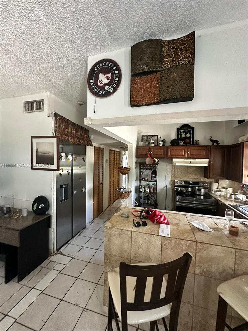 Picture of 1960 Marseille Dr # 403, Miami Beach FL 33141