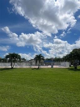 Picture of 423 NE 210Th Cir Ter # 25, Miami, FL 33179