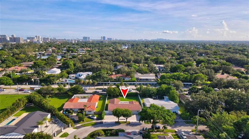 Picture of 2280 NE 203Rd Ter, Miami FL 33180