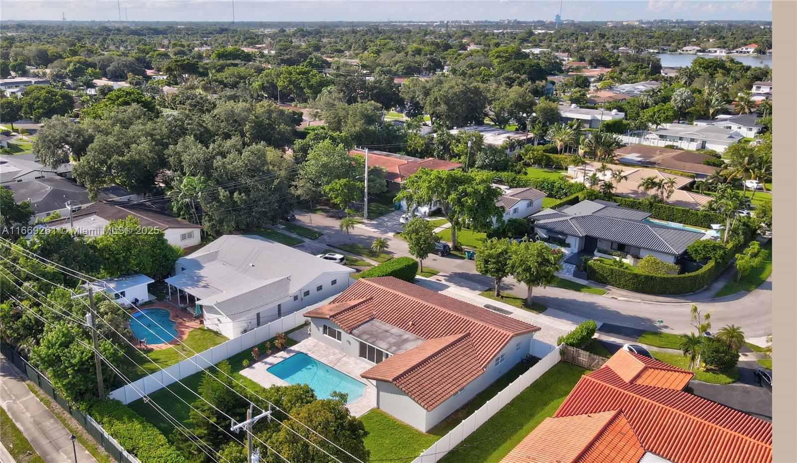 Picture of 2280 NE 203Rd Ter, Miami, FL 33180