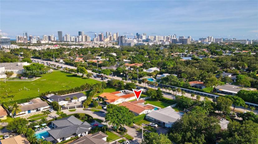Picture of 2280 NE 203Rd Ter, Miami FL 33180