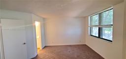 Picture of 215 Lake Pointe Dr # 210, Oakland Park, FL 33309