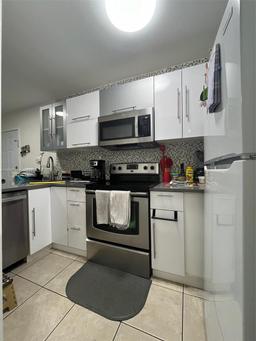 Picture of 8075 NW 7Th St # 109, Miami, FL 33126