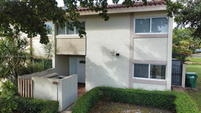 Picture of 14249 Kendale Lakes Cir # 14249, Miami FL 33183