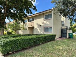 Picture of 14249 Kendale Lakes Cir # 14249, Miami, FL 33183