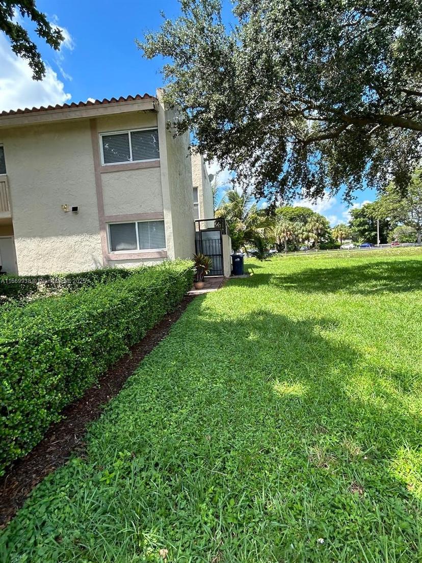 Picture of 14249 Kendale Lakes Cir # 14249, Miami FL 33183