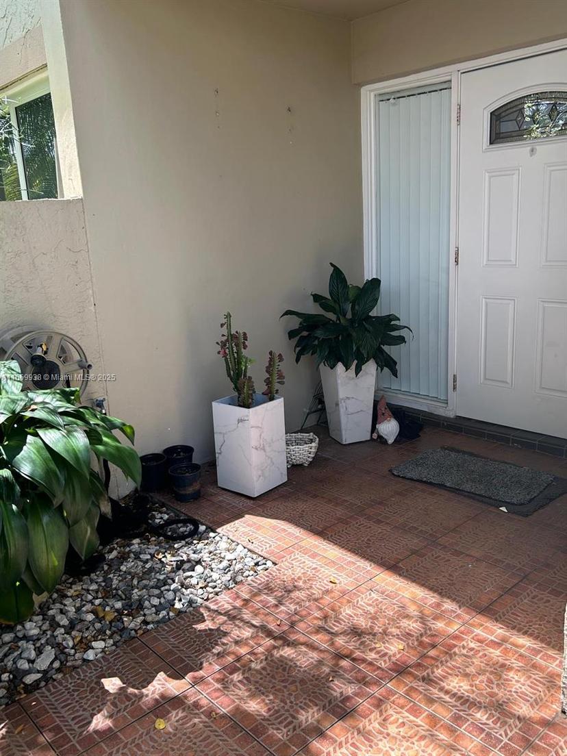 Picture of 14249 Kendale Lakes Cir # 14249, Miami FL 33183