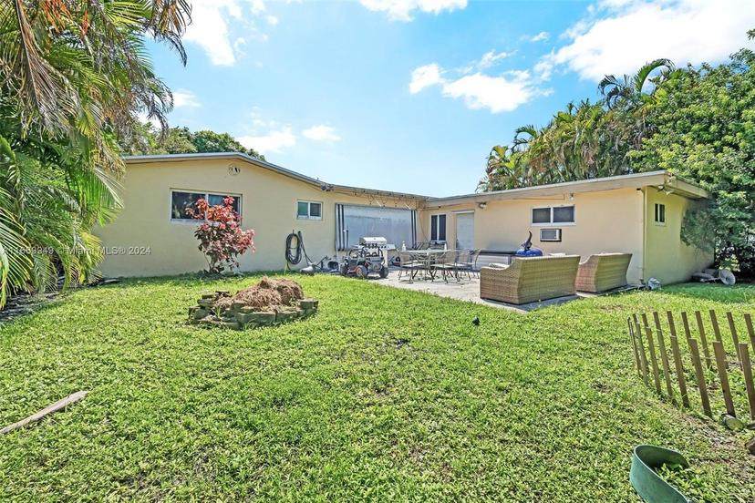 Picture of 675 NE 172Nd St, Miami FL 33162