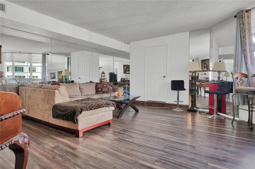 Picture of 905 Brickell Bay Dr # 1121, Miami FL 33131