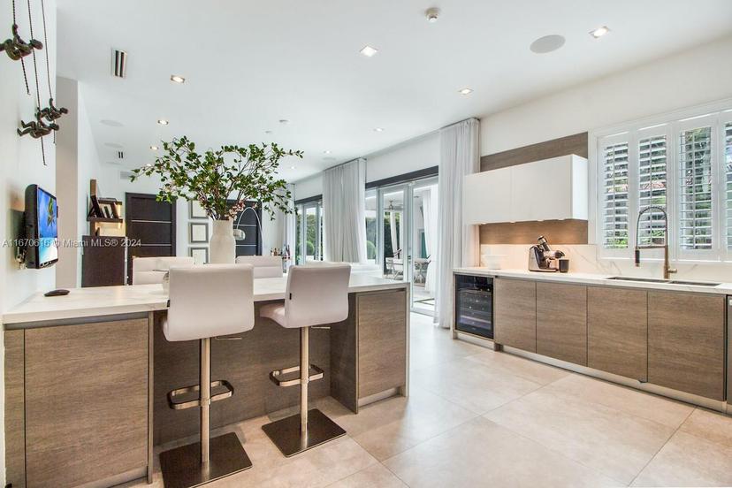 Picture of 2382 Alton Rd, Miami Beach FL 33140