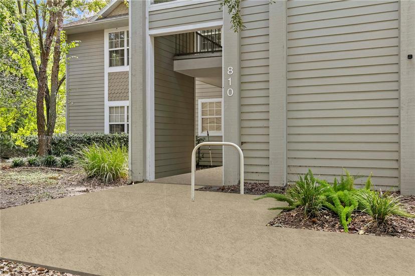 Picture of 810 NW 19Th Avenue, Gainesville FL 32609