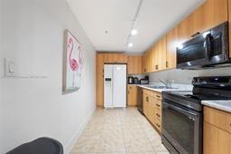 Picture of 7501 E Treasure Dr # 3M, North Bay Village, FL 33141