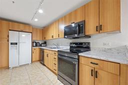Picture of 7501 E Treasure Dr # 3M, North Bay Village, FL 33141