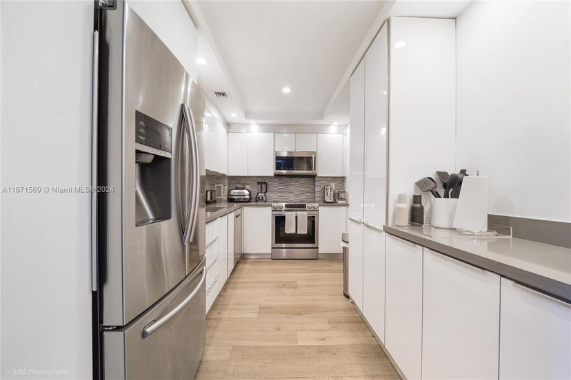 Picture of 90 Edgewater Dr # 1015, Coral Gables FL 33133