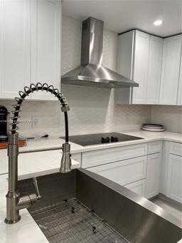Picture of 3800 S Ocean Dr # 415, Hollywood, FL 33019