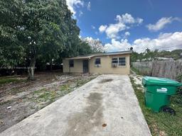 Picture of 18020 NW 2Nd Pl, Miami Gardens, FL 33169
