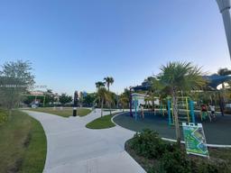 Picture of 541 Blue Heron Dr # 114, Hallandale Beach, FL 33009