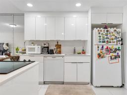 Picture of 800 Parkview Dr # 616, Hallandale Beach, FL 33009