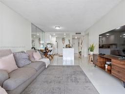 Picture of 800 Parkview Dr # 616, Hallandale Beach, FL 33009