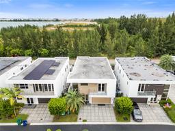 Picture of 7447 NW 97Th Ct, Doral, FL 33178