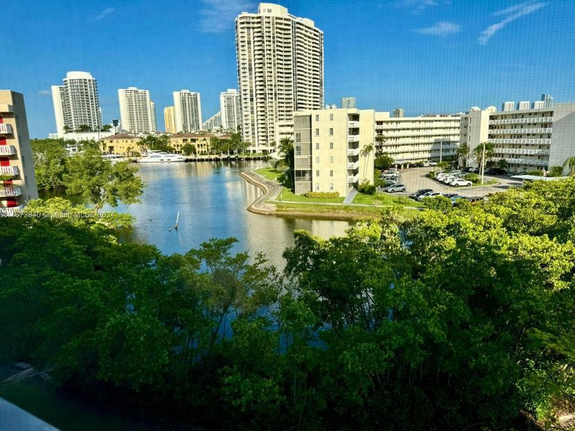 Picture of 2930 Point East Dr # E512, Aventura FL 33160