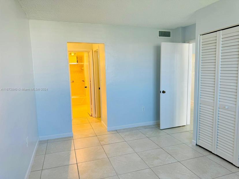 Picture of 2930 Point East Dr # E512, Aventura FL 33160