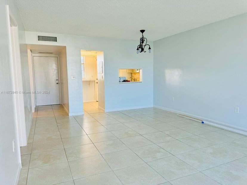 Picture of 2930 Point East Dr # E512, Aventura FL 33160