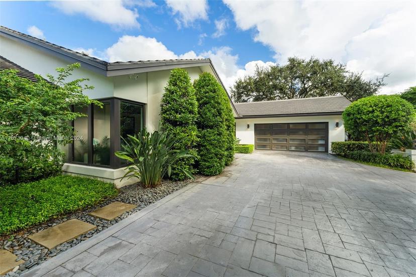 Picture of 11044 SW 77Th Ct Cir, Pinecrest FL 33156