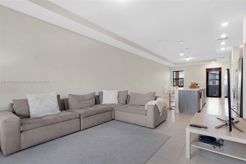 Picture of 8151 NW 104Th Ave # 31, Doral FL 33178