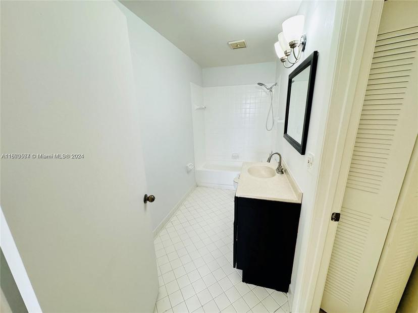 Picture of 3473 NW 44Th St # 103, Oakland Park FL 33309