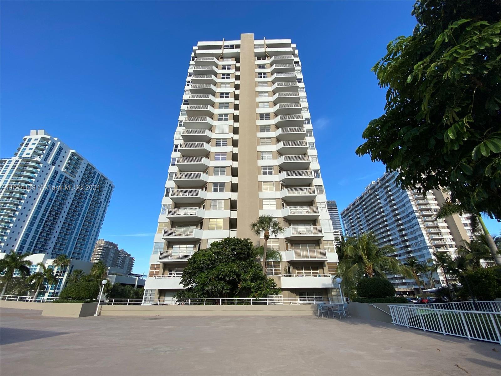 Picture of 1965 S Ocean Dr # 4D, Hallandale Beach, FL 33009