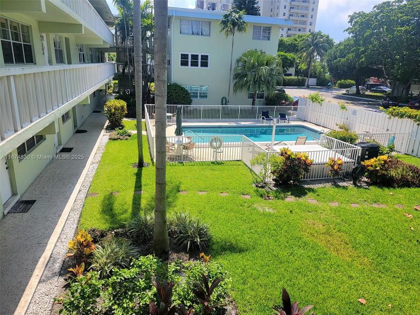 Picture of 1900 NE 8Th Ct # 203, Fort Lauderdale FL 33304