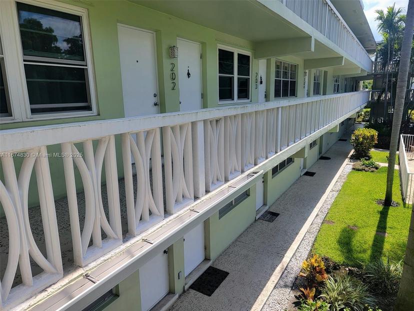 Picture of 1900 NE 8Th Ct # 203, Fort Lauderdale FL 33304