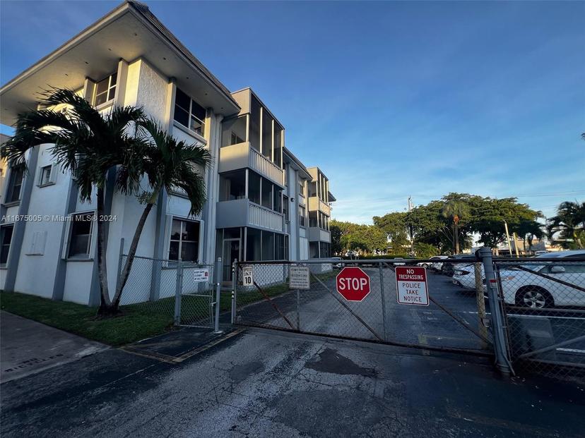 Picture of 6701 NW 169Th St # B203, Hialeah FL 33015