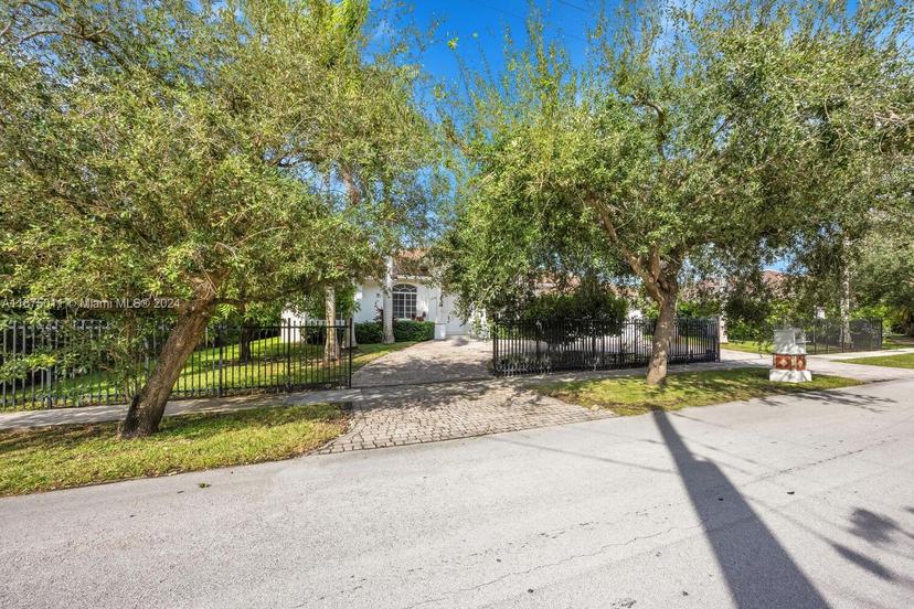 Picture of 15280 SW 89Th Ave, Palmetto Bay FL 33157