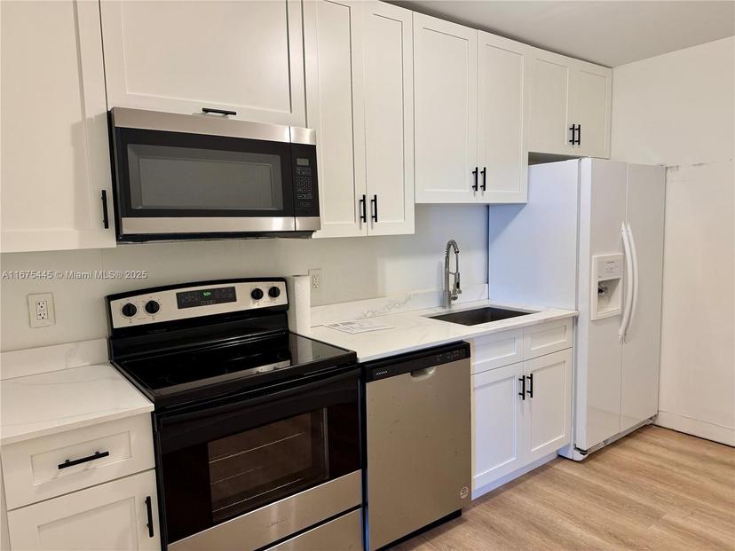 Picture of 3375 N Country Club Dr # 807, Aventura FL 33180