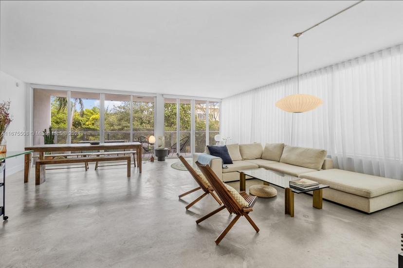 Picture of 2155 Washington Ct # 210, Miami Beach FL 33139
