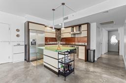 Picture of 2155 Washington Ct # 210, Miami Beach, FL 33139