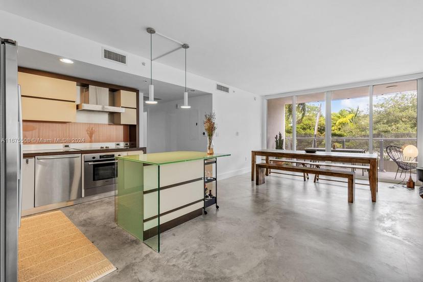 Picture of 2155 Washington Ct # 210, Miami Beach FL 33139