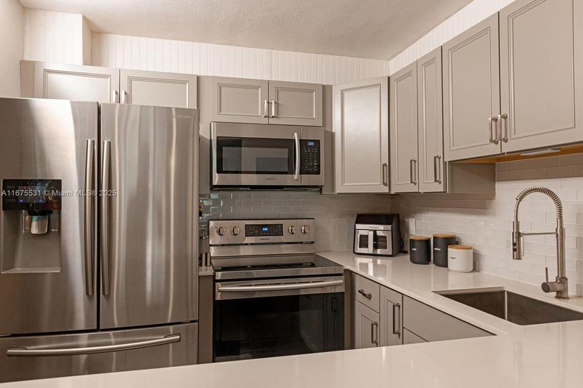 Picture of 1681 NW 70Th Ave # 306, Plantation FL 33313