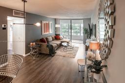 Picture of 1681 NW 70Th Ave # 306, Plantation, FL 33313