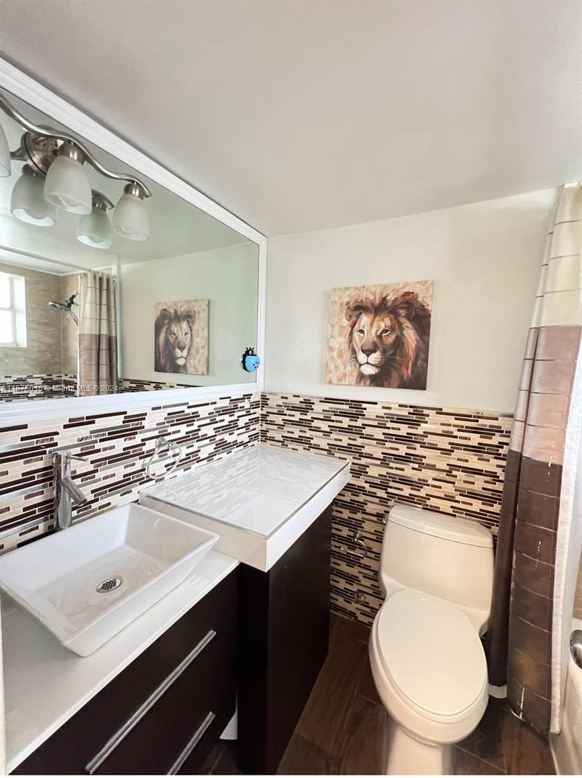 Picture of 7904 West Dr # 111, North Bay Village FL 33141
