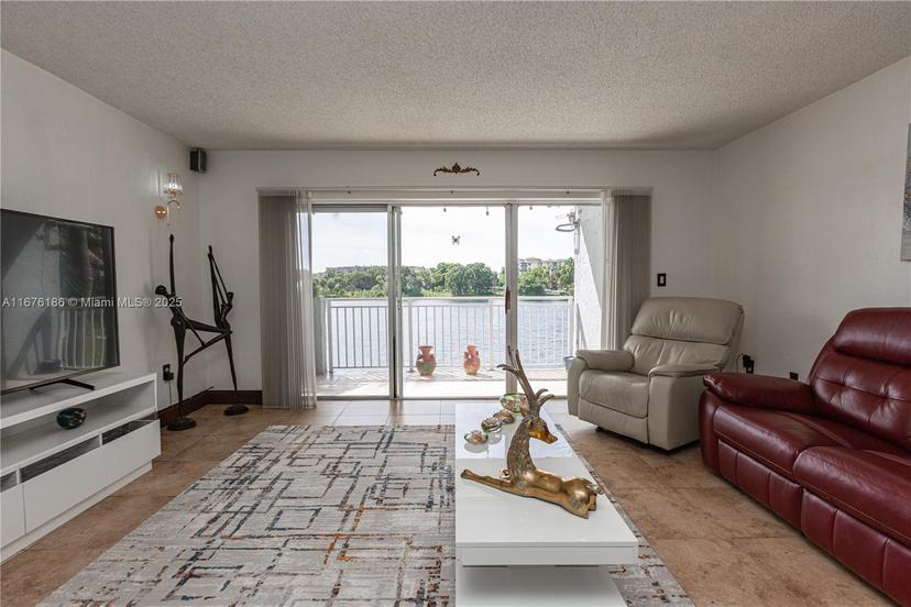 Picture of 9357 Fontainebleau Blvd # D207, Miami FL 33172