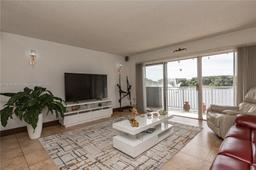 Picture of 9357 Fontainebleau Blvd # D207, Miami, FL 33172