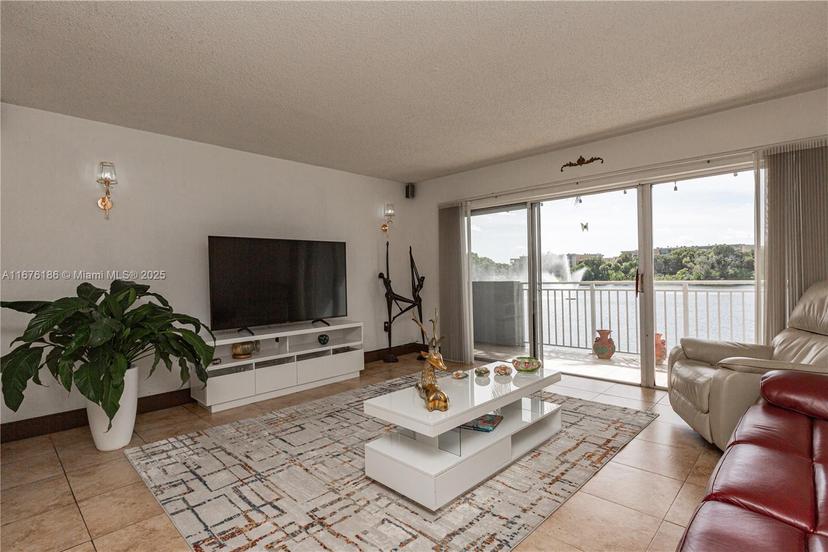 Picture of 9357 Fontainebleau Blvd # D207, Miami FL 33172