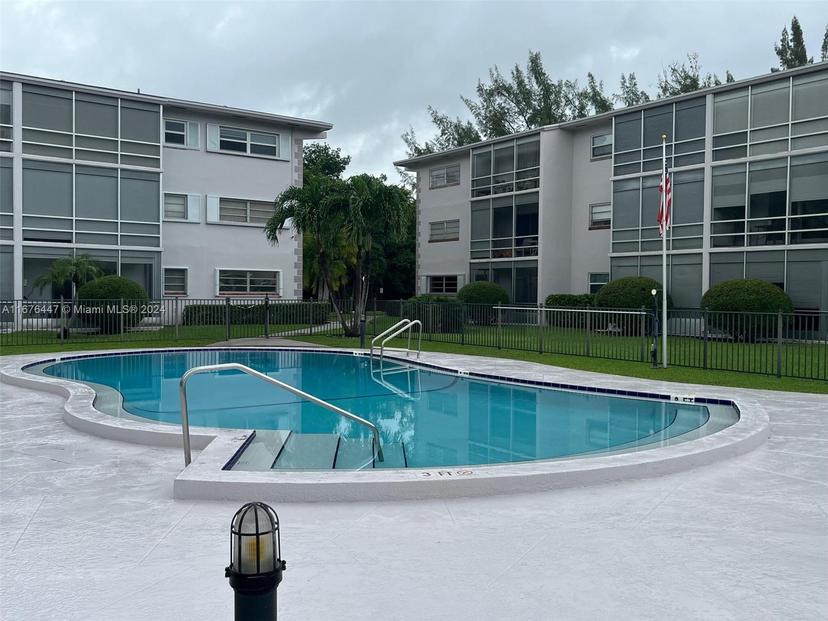 Picture of 700 Layne Blvd # 124, Hallandale Beach FL 33009