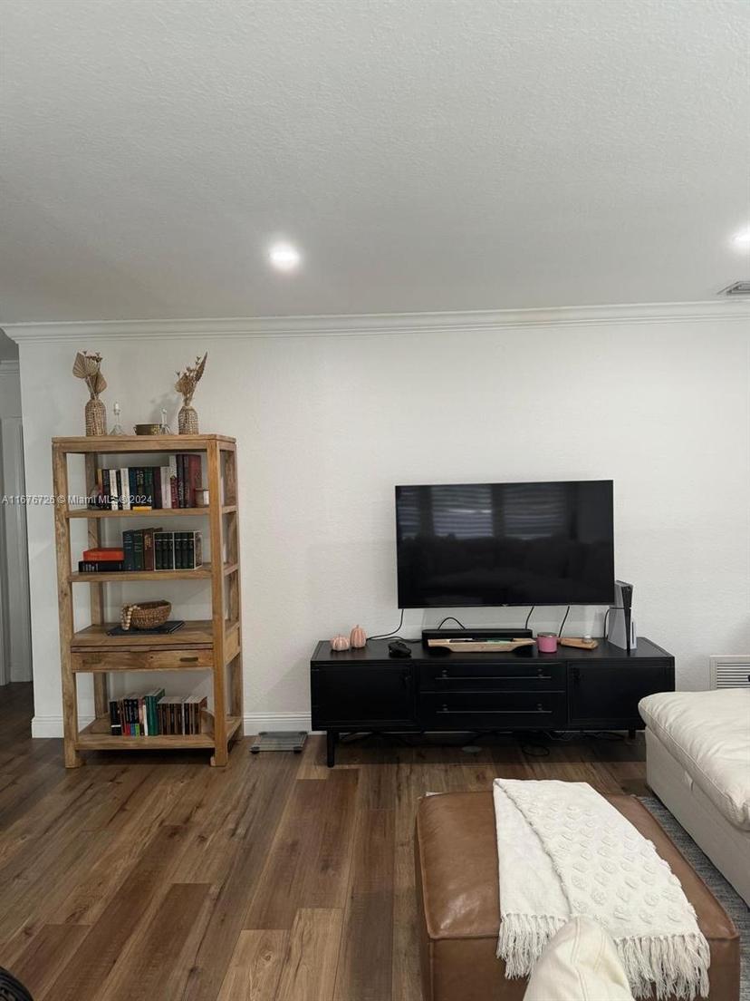 Picture of 35 Edgewater Dr # 206, Coral Gables FL 33133